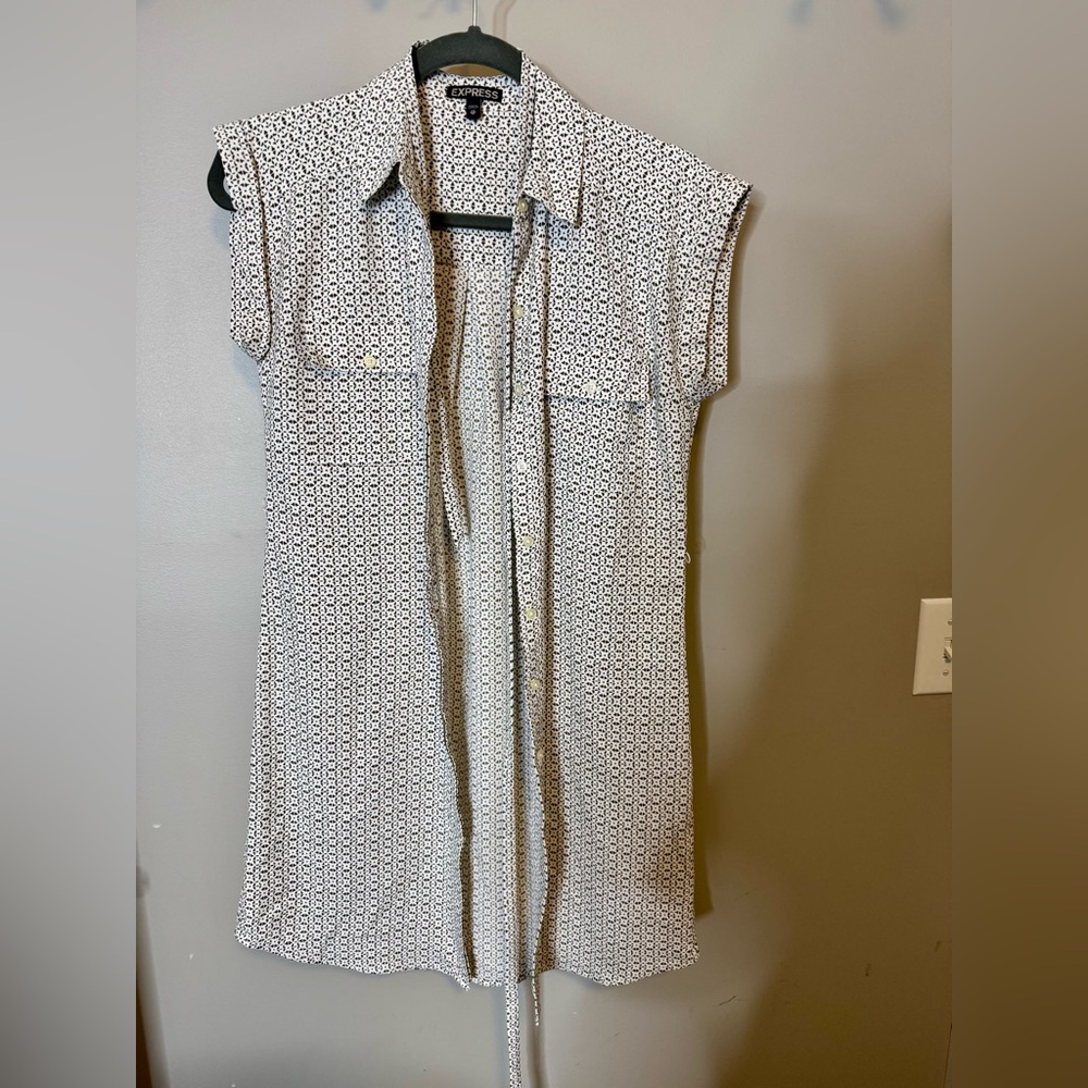 Express White and Olive Green Printed Cap-Sleeve Shirt Dress 90s Y2K